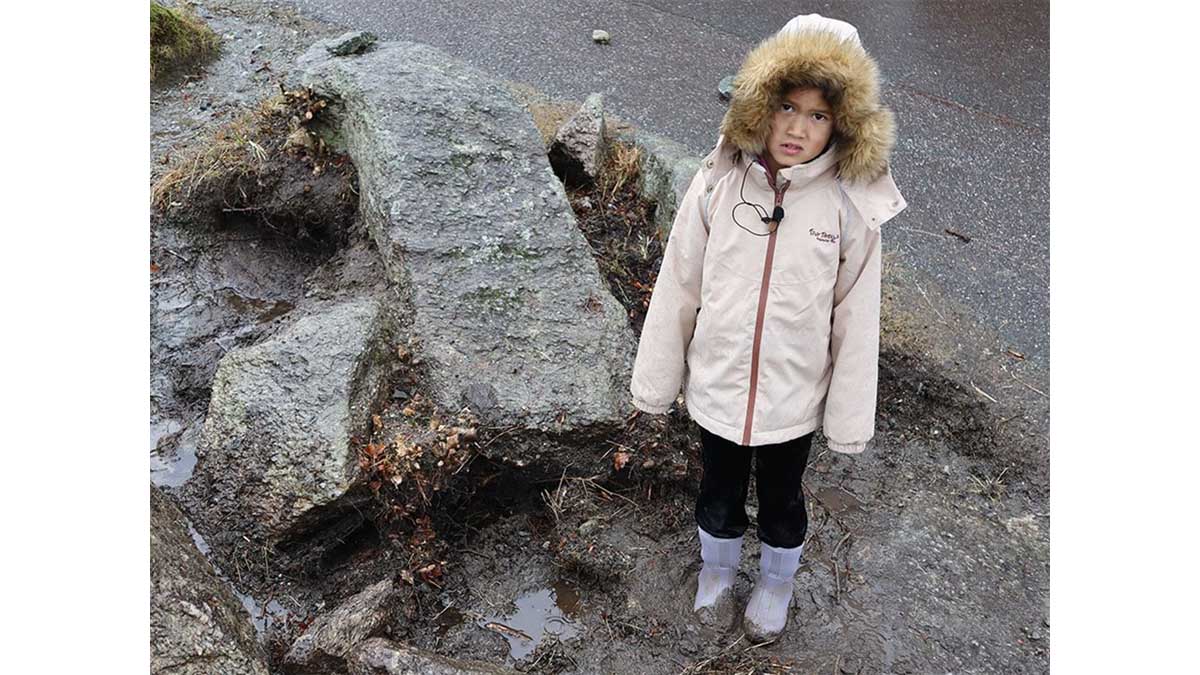 Norwegian Girl Discovers 3,700-Year-Old Flint Dagger from Stone Age